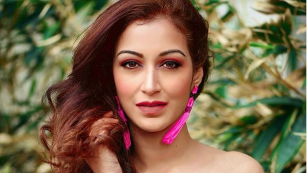 Sunayana-Fozdar-reveals-her-fashionista-side