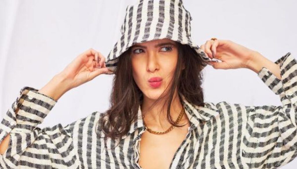 shanaya-kapoor-bucket-hat