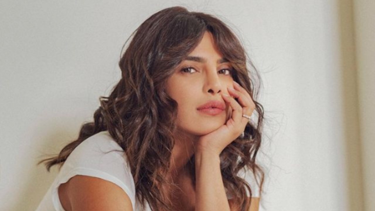 PRIYANKA-CHOPRA-ADVERTISING- DARLING