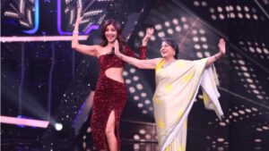 Tanuja-grooves-with-Shilpa-Shetty-on-Super-Dancer-Chapter