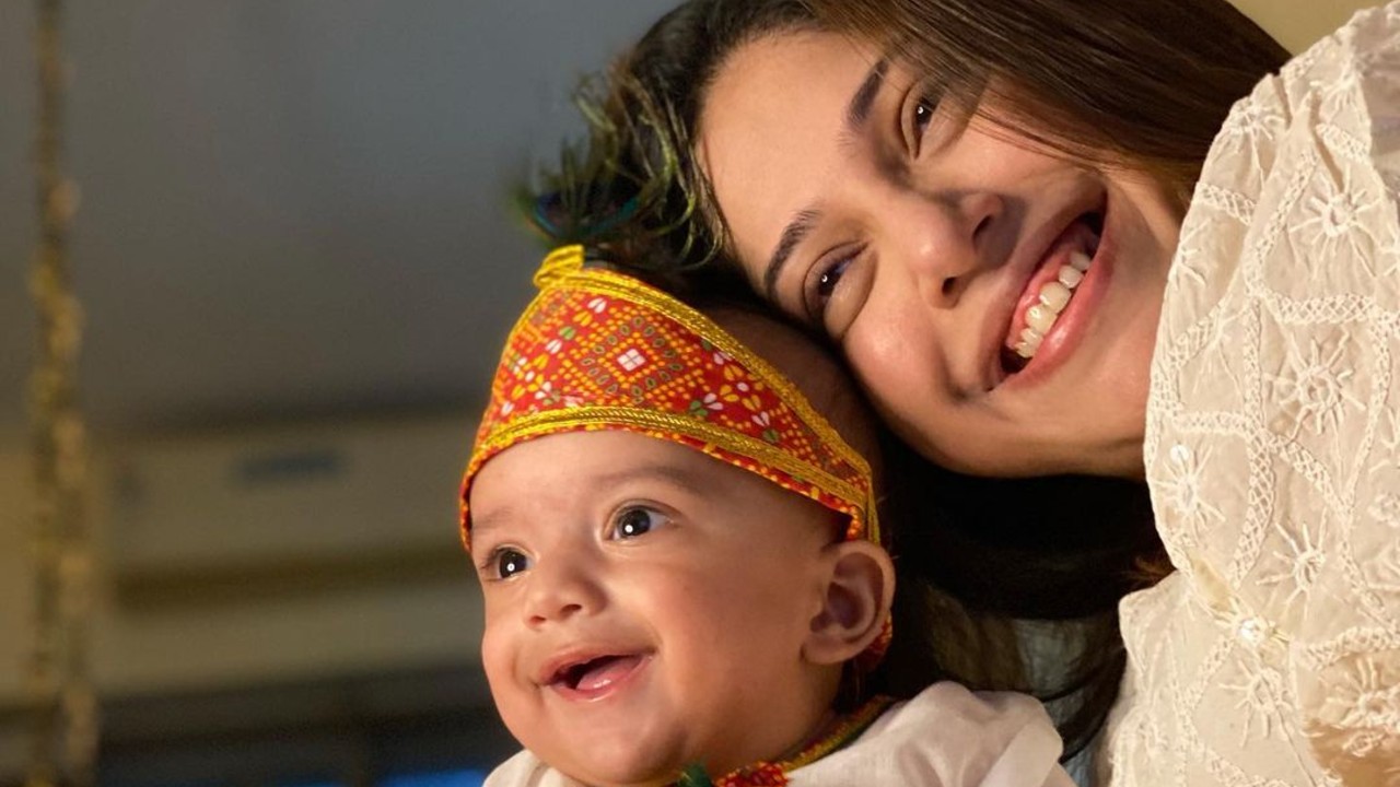 Addite-Malik-Is-in-Love-With-Her-Baby-Boy-Ekbir