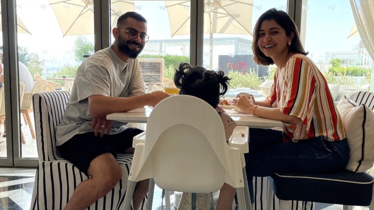 Virat-Kohli-and-Anushka-Sharma-Give-Glimpses-of-Their-Little-Vamika