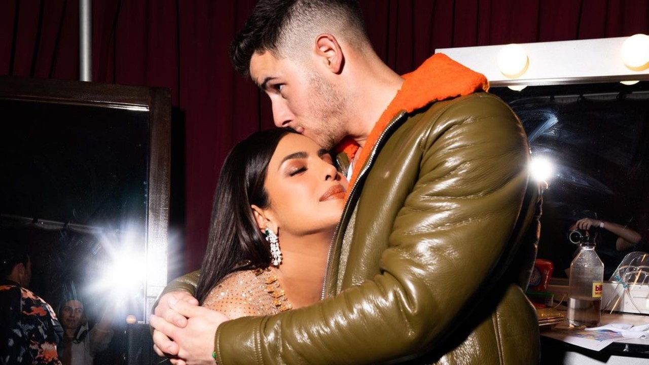 Priyanka-Reveals-She-and-Nick-Jonas-Are-Expecting