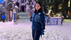 Sunny-Leone-Enjoys-Ski-Dubai-With-Her-Family