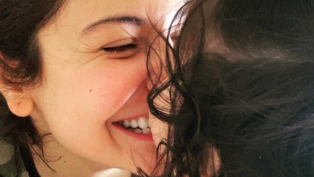 Anushka-Sharma-Thanks-the-Media-for-Respecting-Her-Daughter-Privacy
