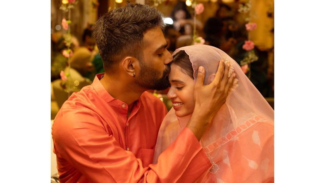 Shalmali-Kholgade-Marries-Farhan-Shaikh-in-Her-Living-Room